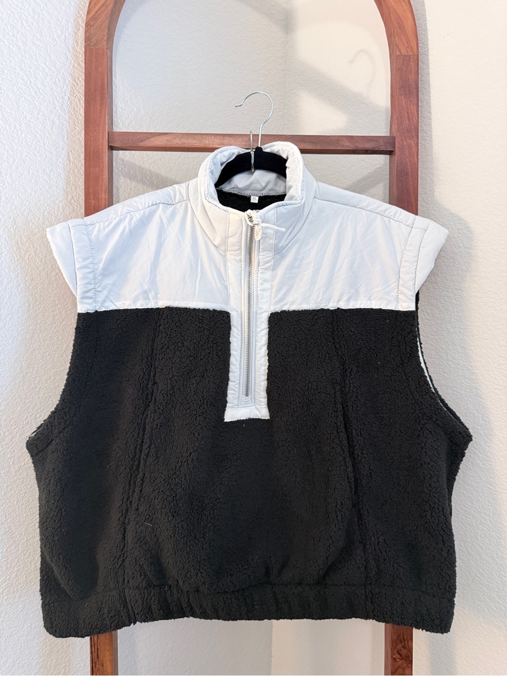 NWT Black & White Sherpa Fleece Half Zip Cropped Vest XL Cozy Teddy Pullover